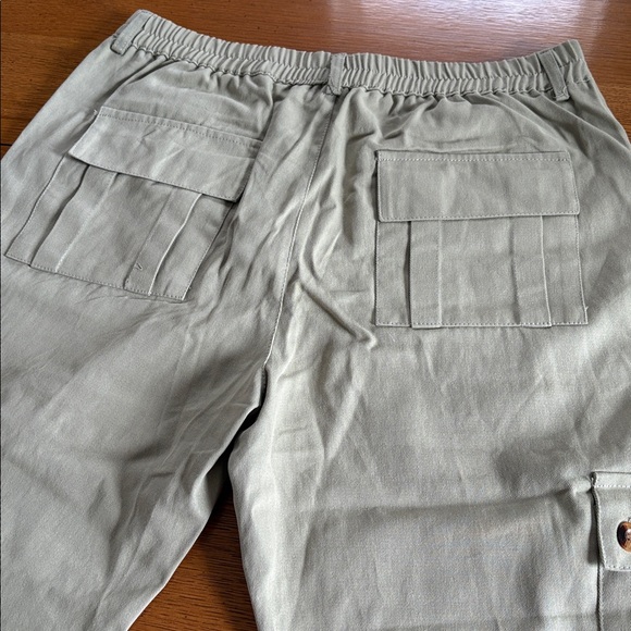 Casual Green Capris - Picture 6 of 10